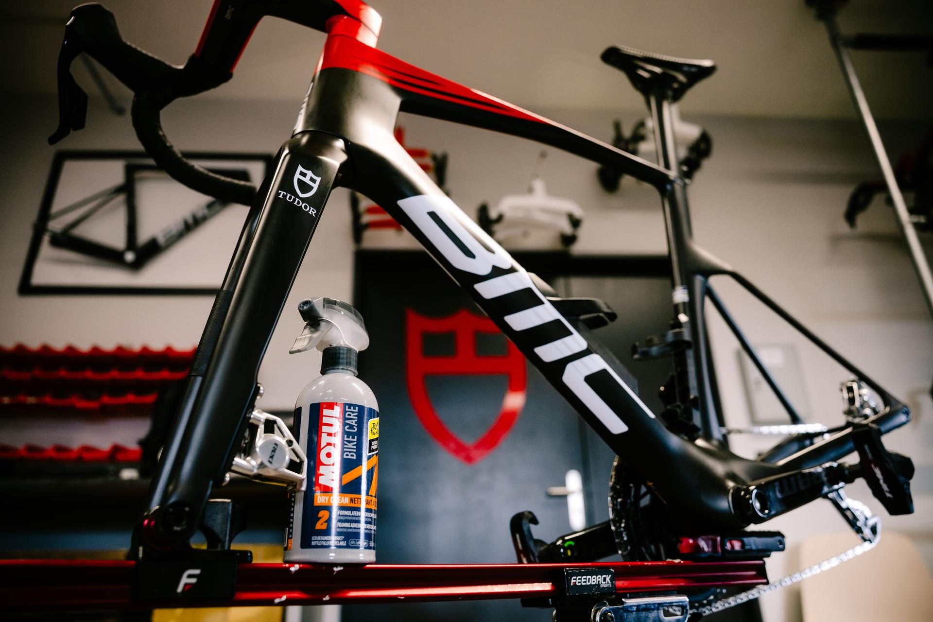 Motul s'associe à Tudor Pro Cycling Team pour co-développer des solutions d'entretien pour vélos haute performance